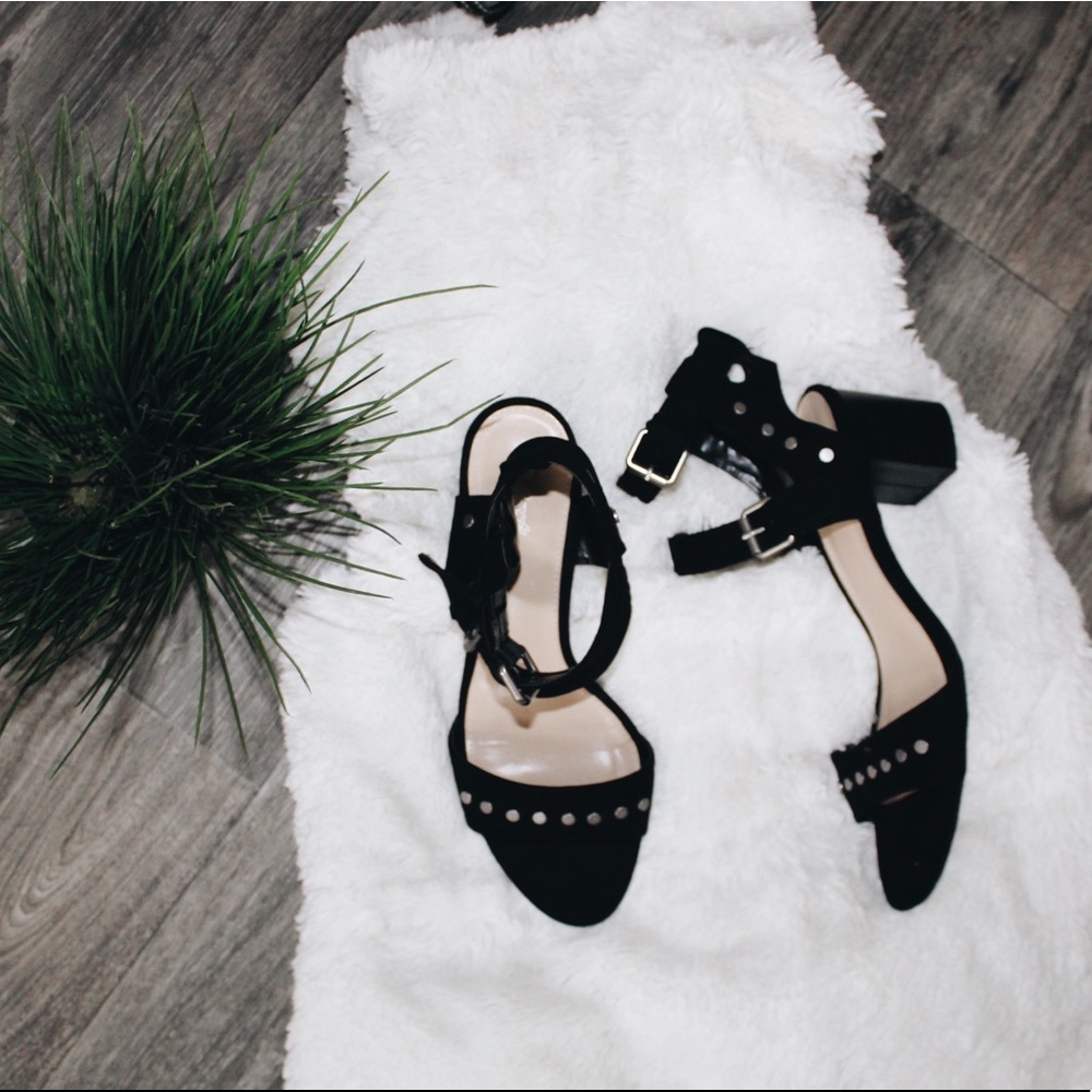 •JESSICA SIMPSON• Chunky Heel Ankle Wrap Sandals